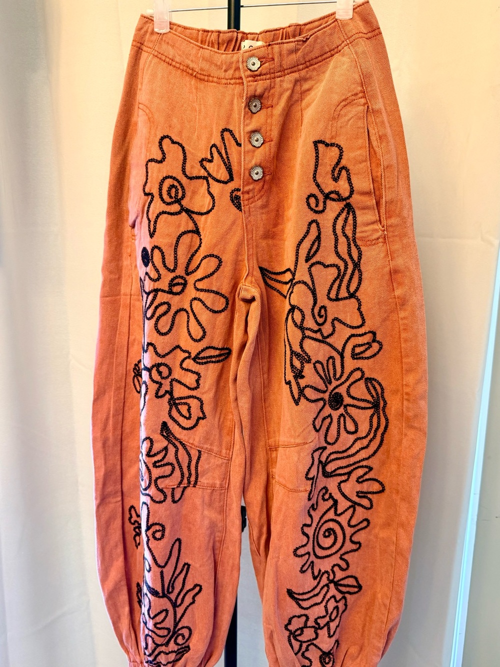 Size Small Embroidered Jogger Pants POL – Dried Apple 🍎 Button front closure